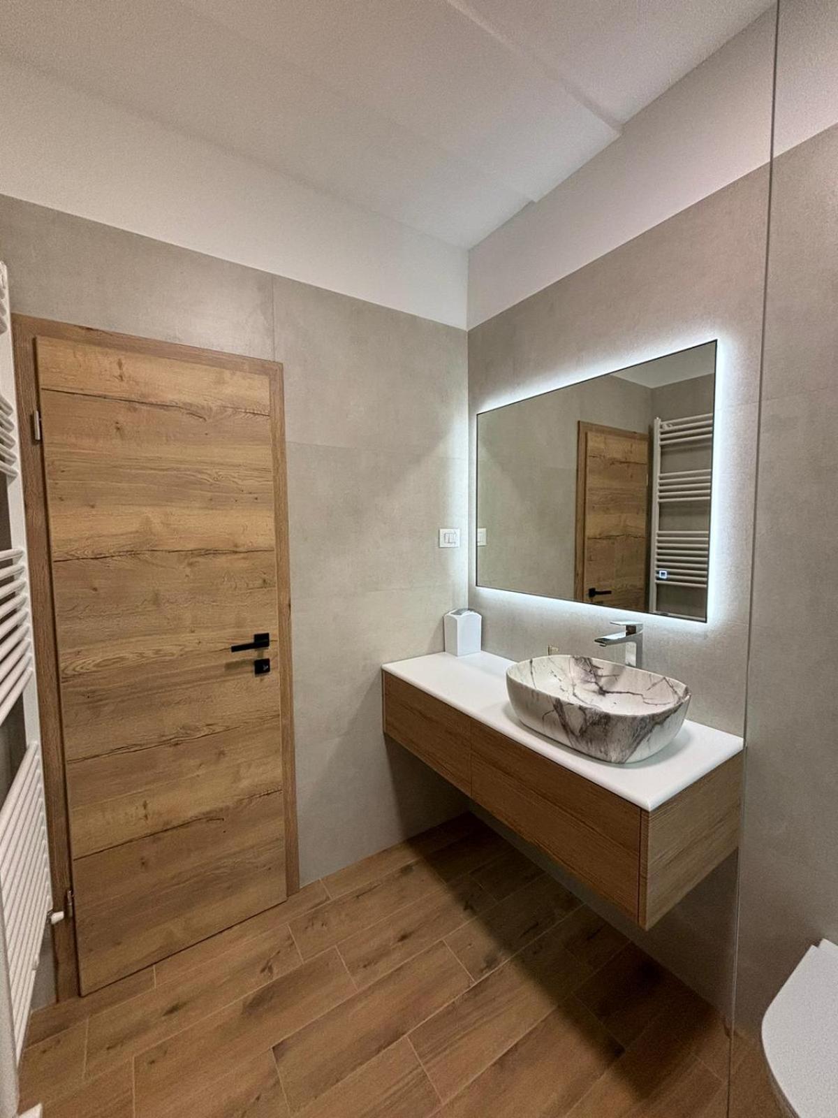 Apartment And Room Marlen 로비니스코 셀로 외부 사진