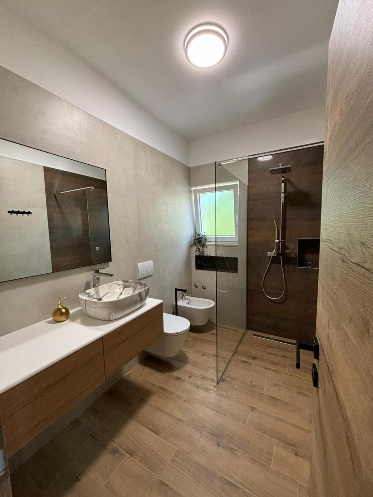 Apartment And Room Marlen 로비니스코 셀로 외부 사진