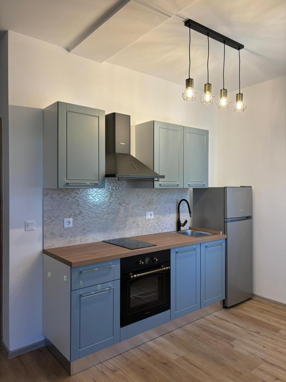 Apartment And Room Marlen 로비니스코 셀로 외부 사진
