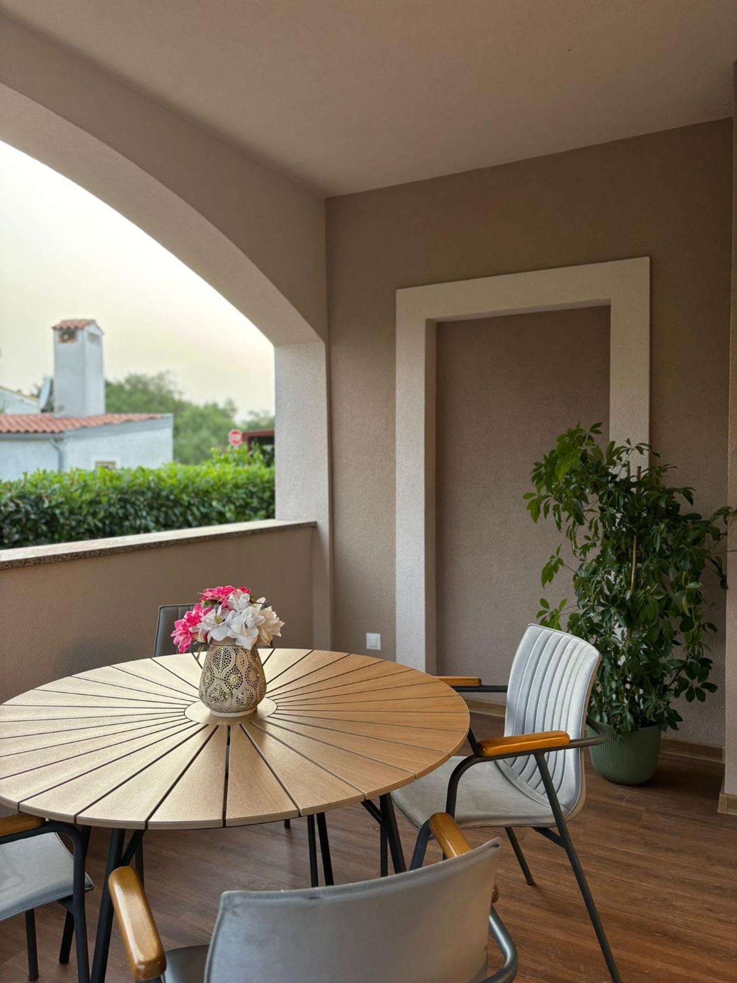 Apartment And Room Marlen 로비니스코 셀로 외부 사진