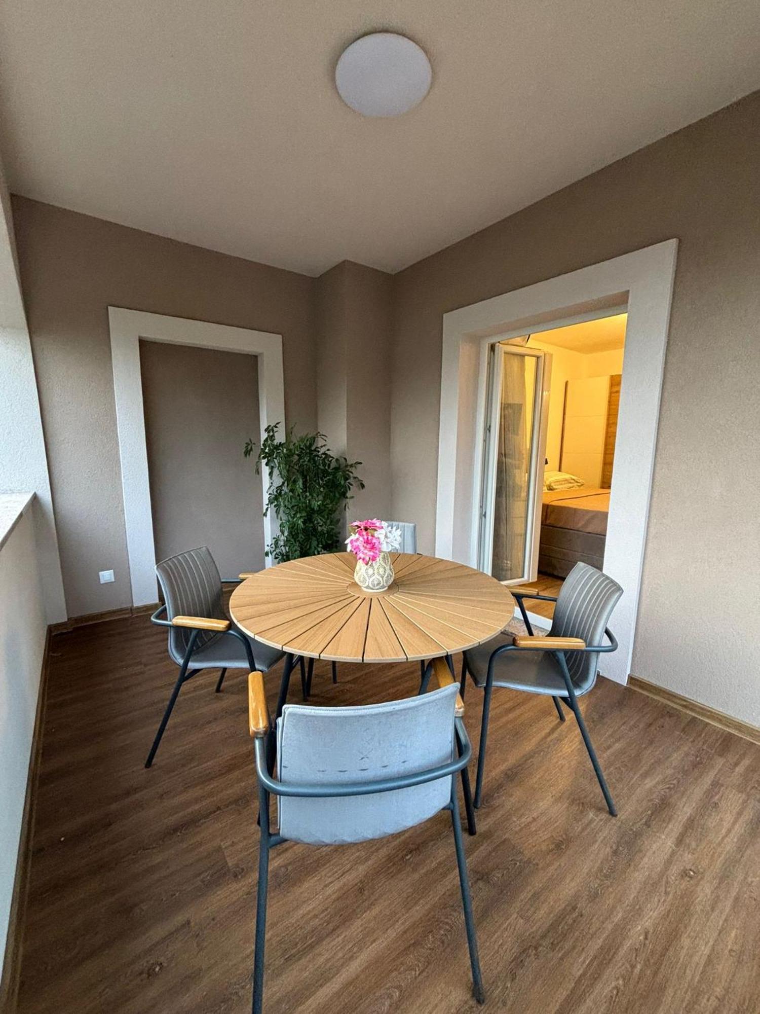 Apartment And Room Marlen 로비니스코 셀로 외부 사진
