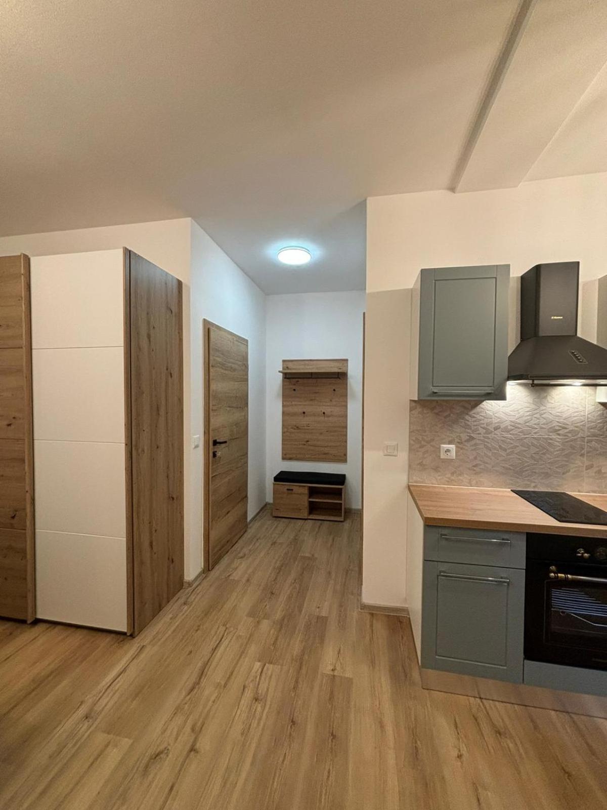 Apartment And Room Marlen 로비니스코 셀로 외부 사진
