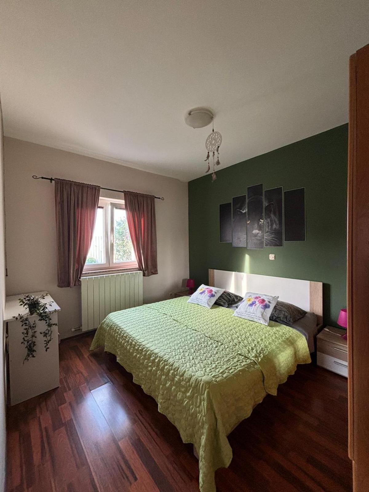 Apartment And Room Marlen 로비니스코 셀로 외부 사진