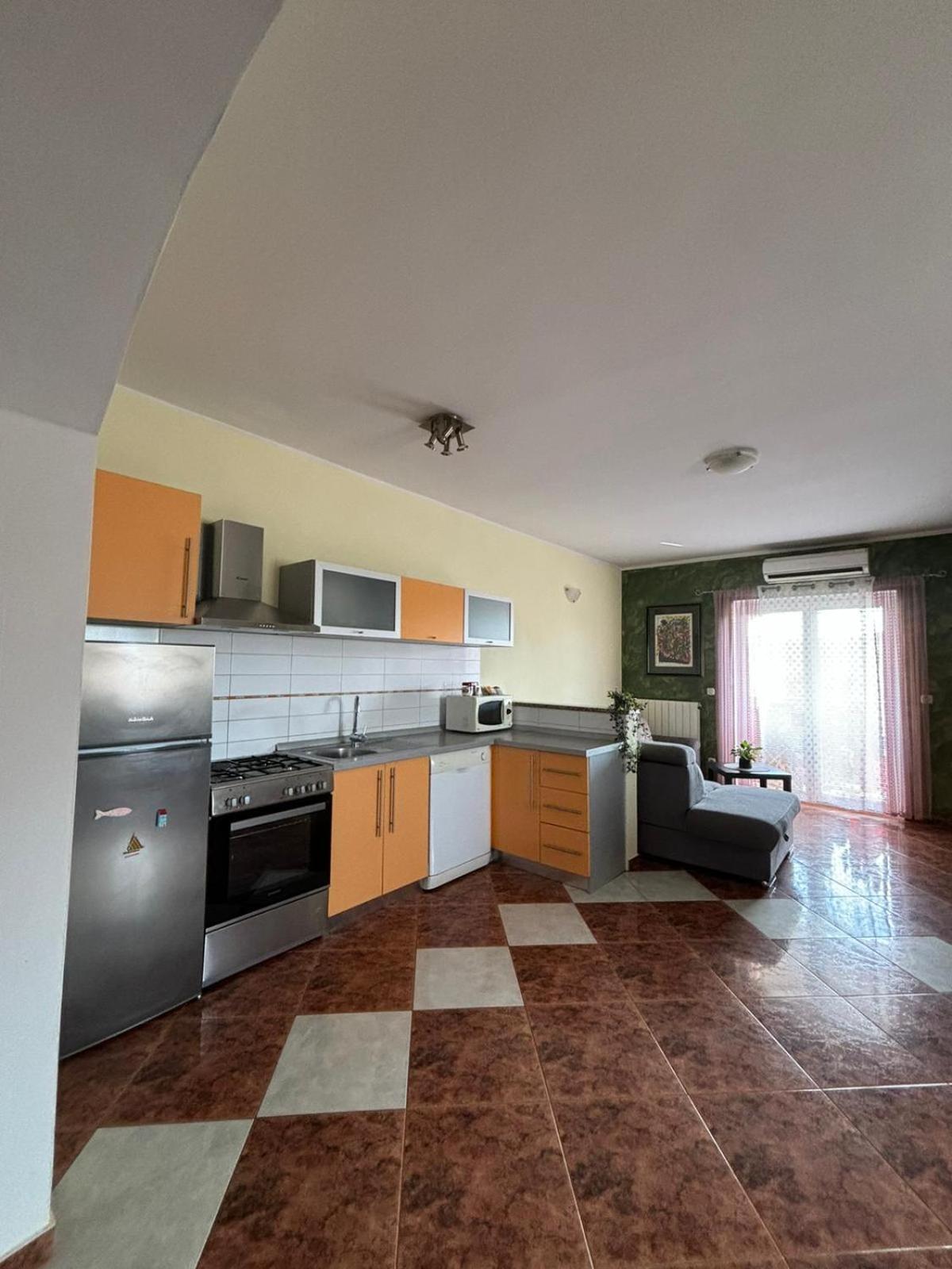 Apartment And Room Marlen 로비니스코 셀로 외부 사진