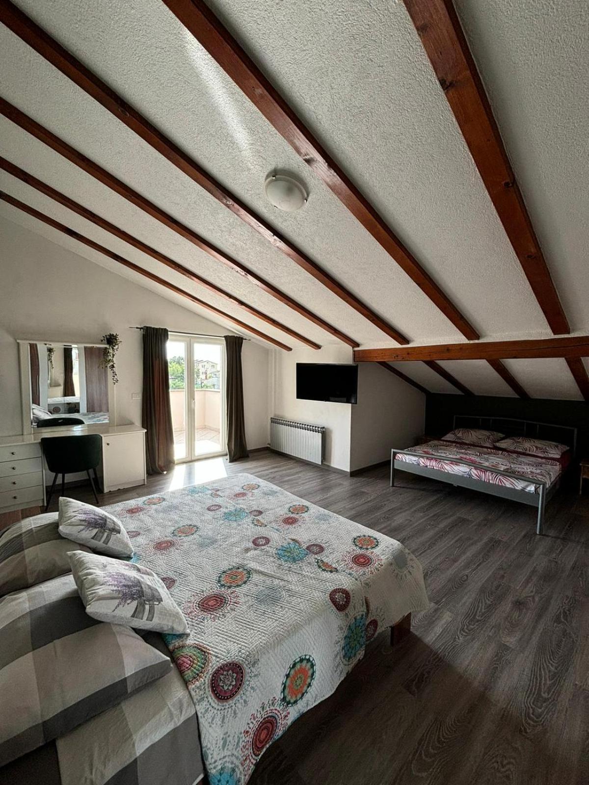 Apartment And Room Marlen 로비니스코 셀로 외부 사진